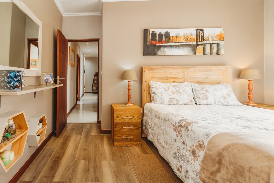 4 Bedroom Property for Sale in Earls Court Lifestyle Estate Western Cape